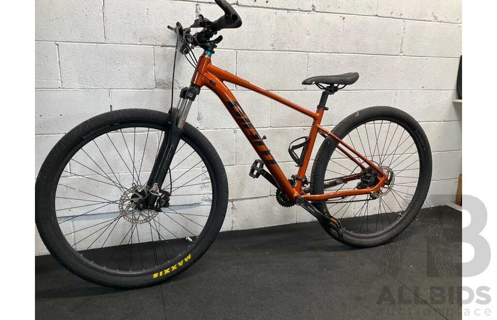 GIANT Talon Mountain Bike