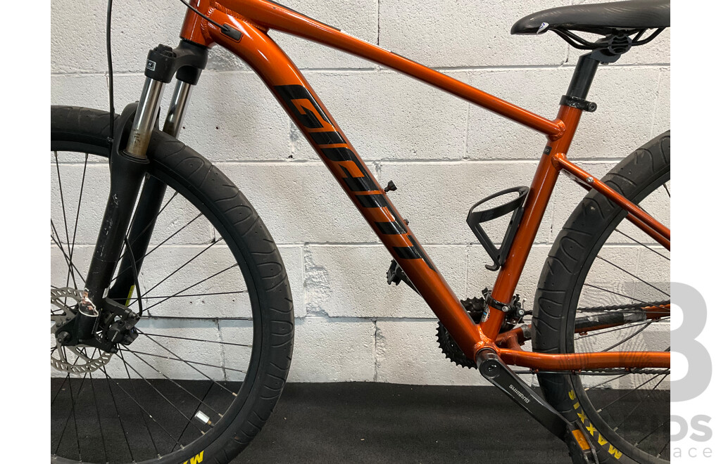 GIANT Talon Mountain Bike