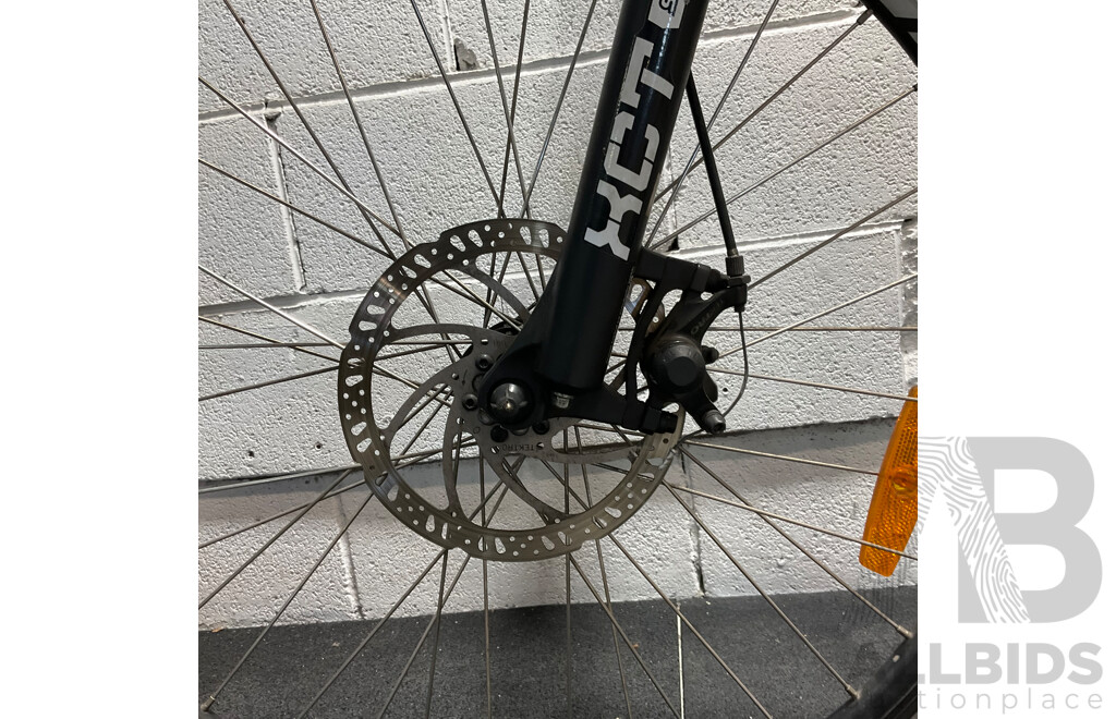 NCM Prague Electric Mountain Bike
