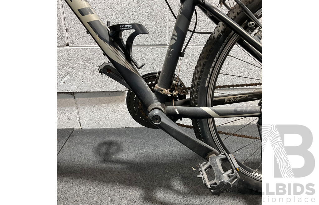 GIANT Revel Mountain Bike