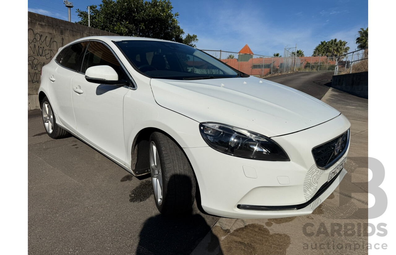 08/2014 Volvo V40 T4 LUXURY FWD M MY14 5D Hatchback White 2.0L