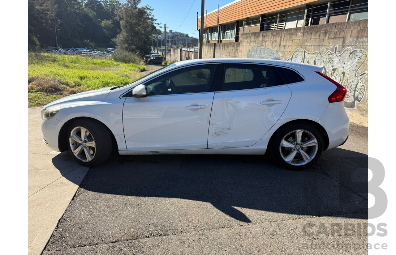 08/2014 Volvo V40 T4 LUXURY FWD M MY14 5D Hatchback White 2.0L