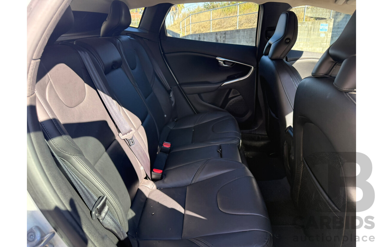 08/2014 Volvo V40 T4 LUXURY FWD M MY14 5D Hatchback White 2.0L