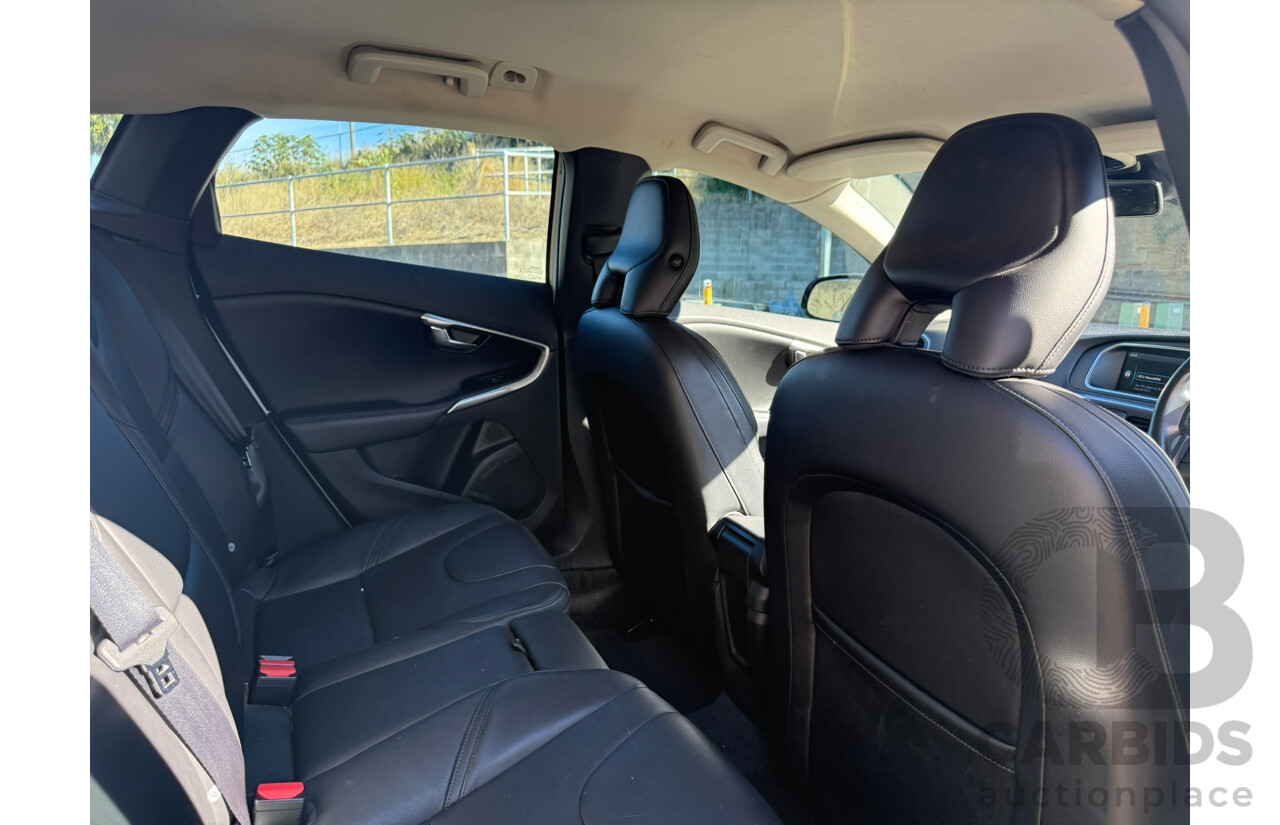08/2014 Volvo V40 T4 LUXURY FWD M MY14 5D Hatchback White 2.0L