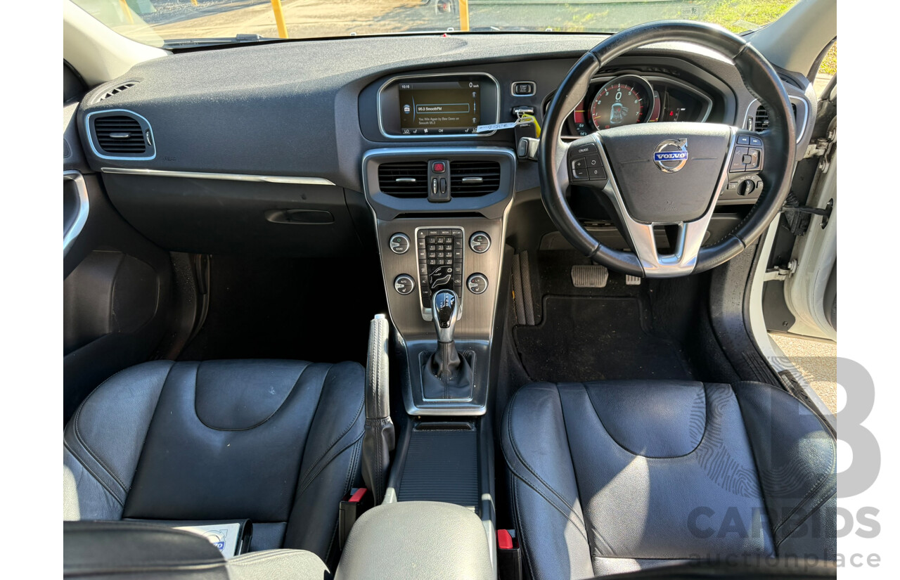 08/2014 Volvo V40 T4 LUXURY FWD M MY14 5D Hatchback White 2.0L