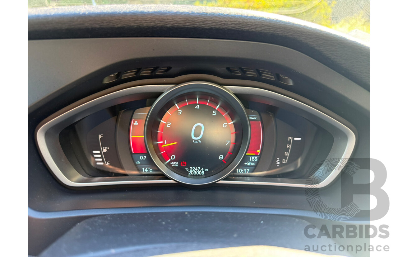 08/2014 Volvo V40 T4 LUXURY FWD M MY14 5D Hatchback White 2.0L