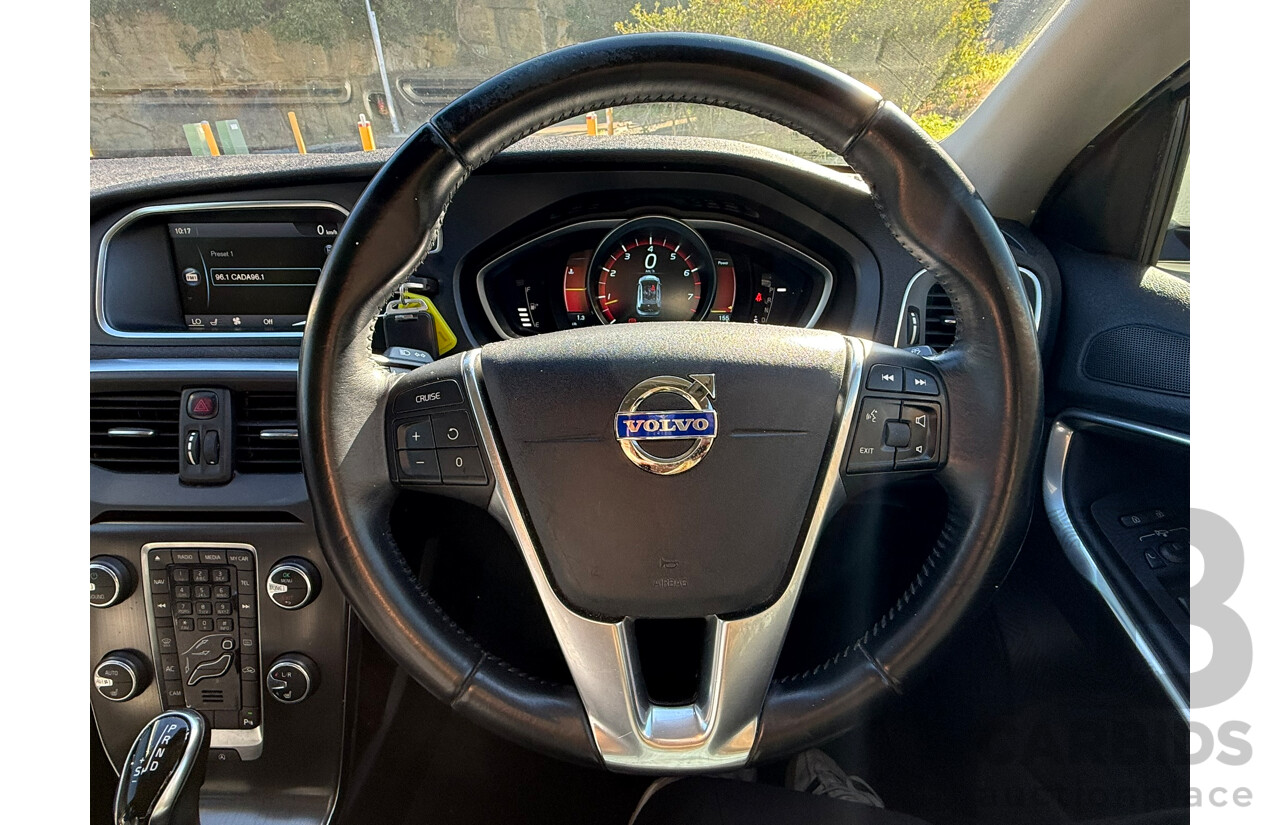 08/2014 Volvo V40 T4 LUXURY FWD M MY14 5D Hatchback White 2.0L