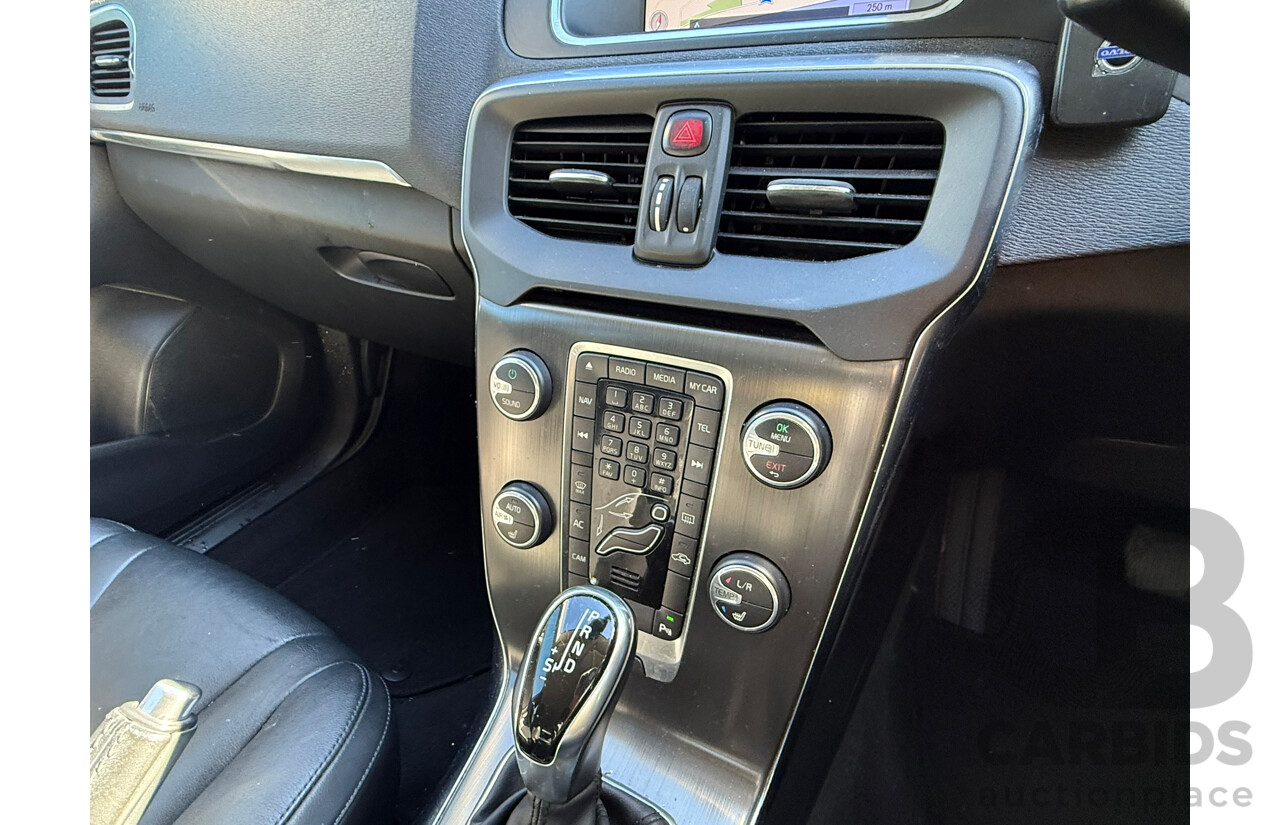 08/2014 Volvo V40 T4 LUXURY FWD M MY14 5D Hatchback White 2.0L