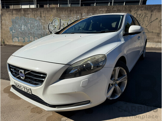 08/2014 Volvo V40 T4 LUXURY FWD M MY14 5D Hatchback White 2.0L
