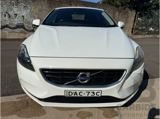 08/2014 Volvo V40 T4 LUXURY FWD M MY14 5D Hatchback White 2.0L