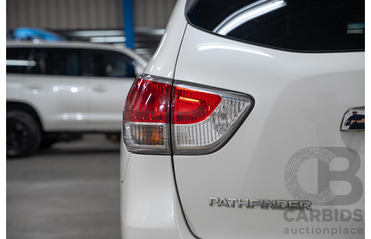 11/2015 Nissan Pathfinder ST R52 4d Wagon White 3.5L