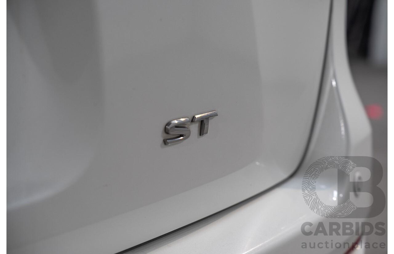 11/2015 Nissan Pathfinder ST R52 4d Wagon White 3.5L