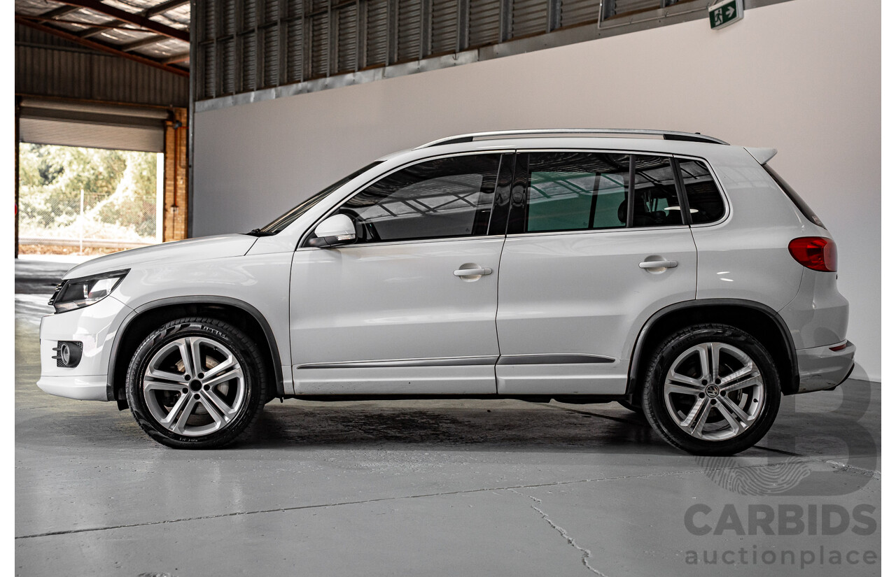 10/2014 Volkswagen Tiguan 155 TSI R-Line (4x4) 5NC MY15 4d Wagon White Turbo Diesel 2.0L