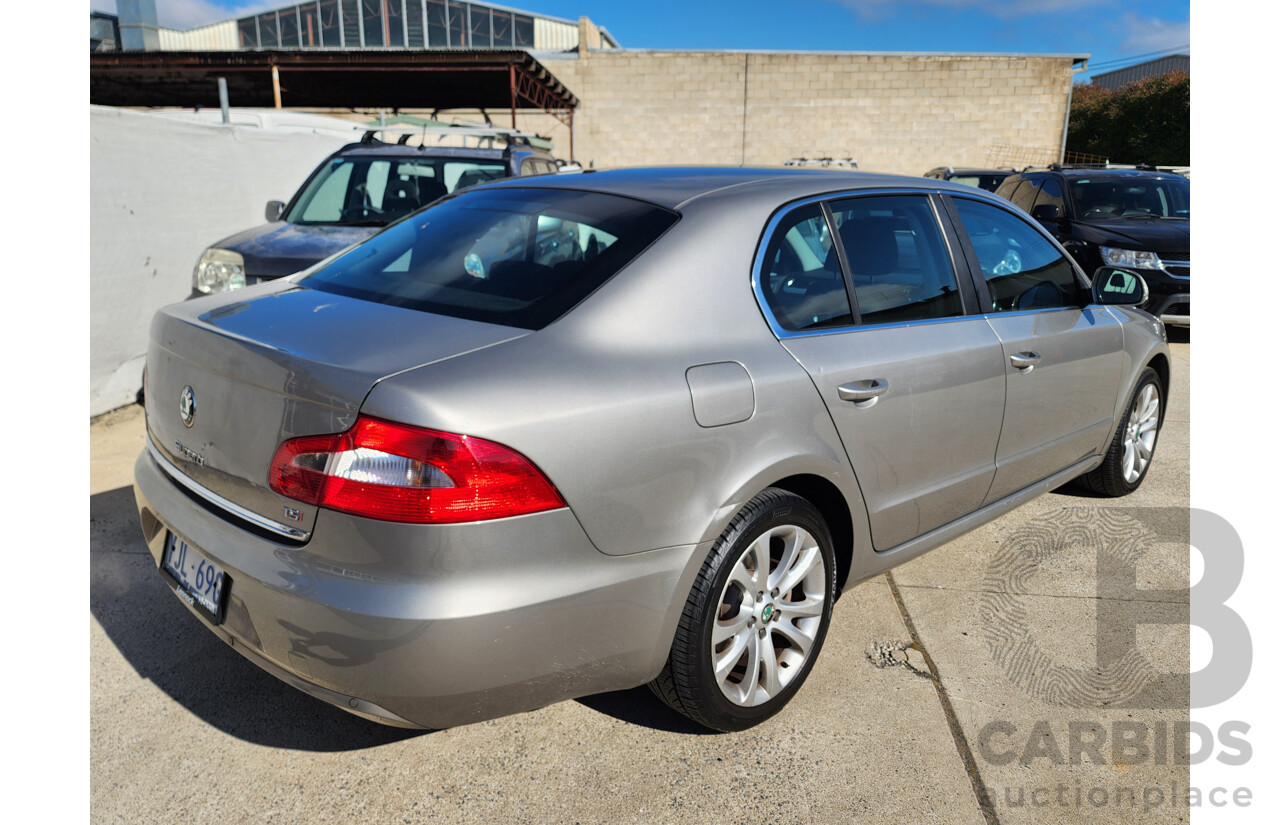 12/2012 Skoda Superb 118 TSI Ambition 3T MY12 4d sedan Beige 1.8L