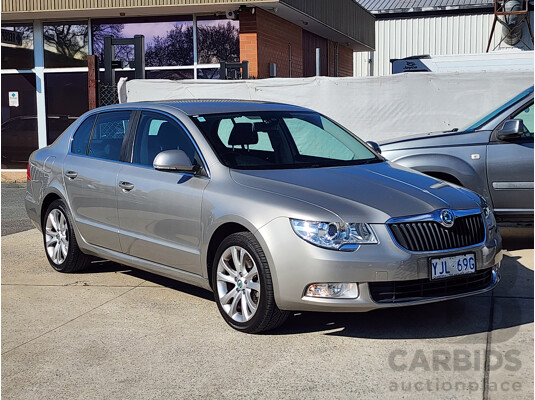12/2012 Skoda Superb 118 TSI Ambition 3T MY12 4d sedan Beige 1.8L