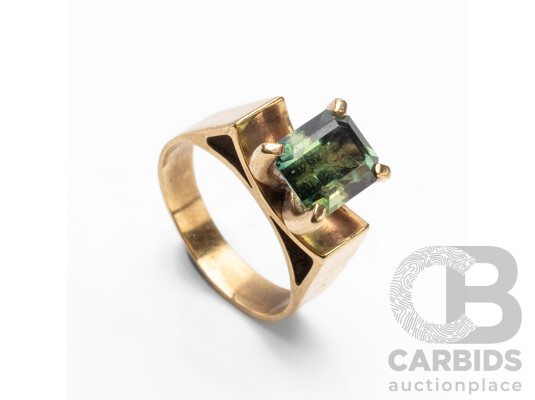 9ct Yellow Gold Solitaire Ring with Natural 'Parti' Sapphire. Size - K