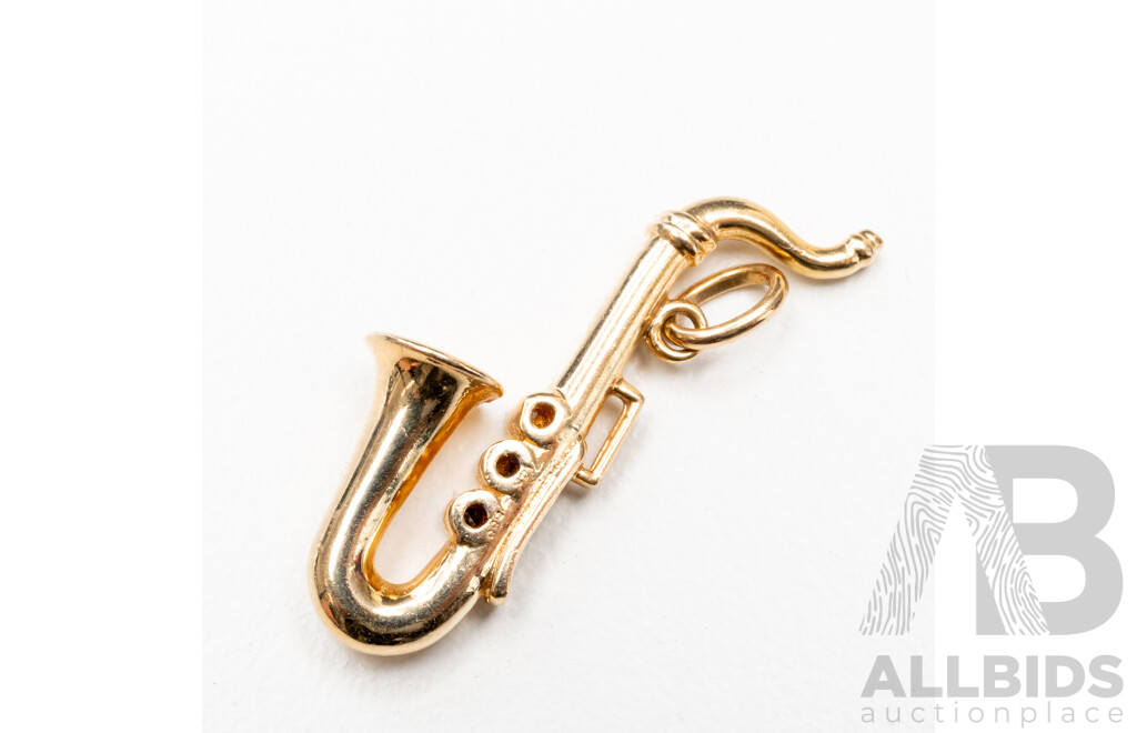 14ct Yellow Gold Saxophone & Diamonds Pendant - 3.37gms