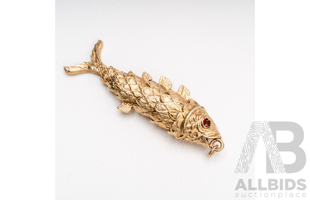 9ct Yellow Gold & Garnet Articulated Carp Fish Pendant - 16.87gms