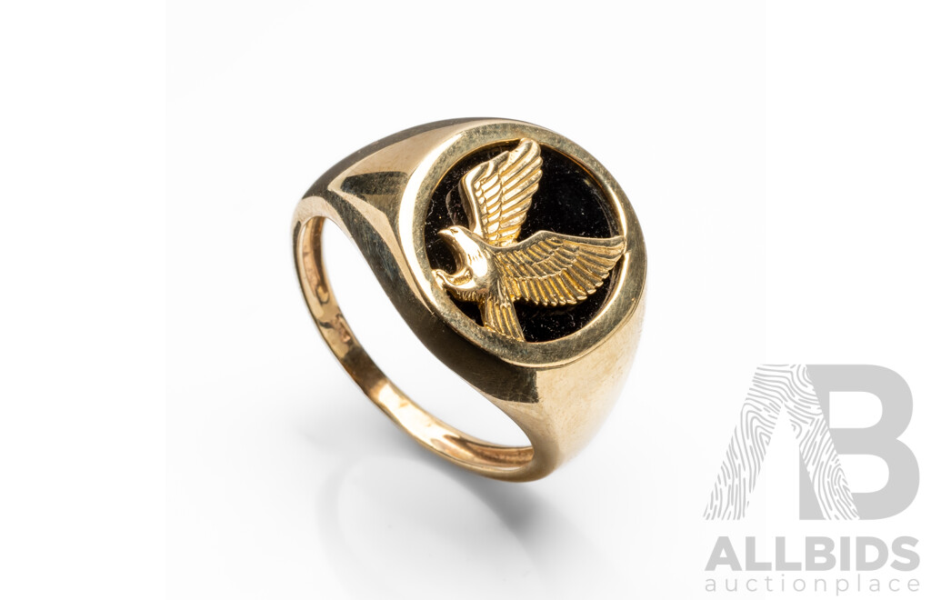 9ct Yellow Gold & Onyx Eagle Signet Ring - Size R.5
