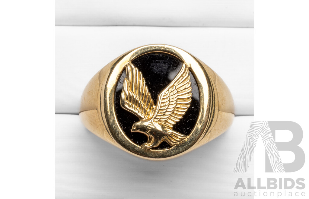 9ct Yellow Gold & Onyx Eagle Signet Ring - Size R.5