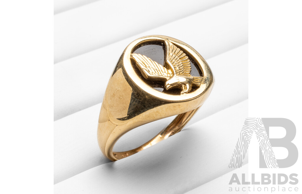 9ct Yellow Gold & Onyx Eagle Signet Ring - Size R.5