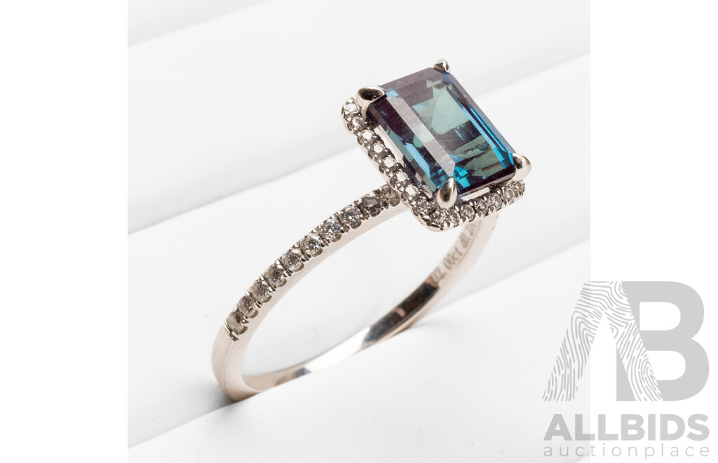 18ct White Gold Sapphire & Diamonds Engagement Ring - Size N