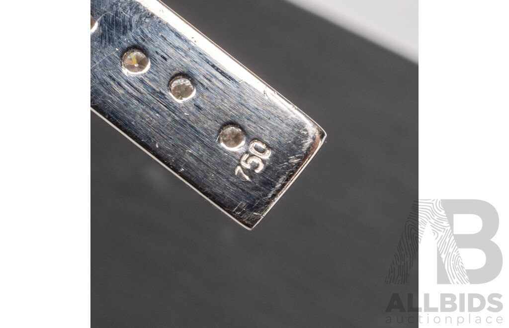 18ct White Gold & Diamond Cross - 11.86g