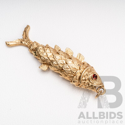 9ct Yellow Gold & Garnet Articulated Carp Fish Pendant - 16.87gms