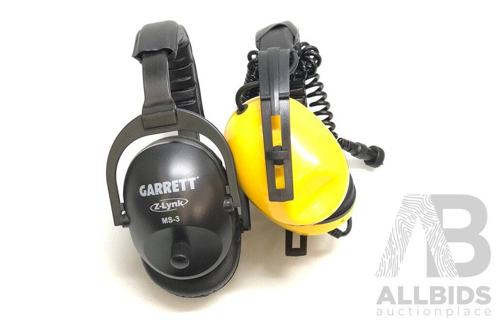 Garrett at Max All Terrain VLF Metal Detector Kit and Accessories