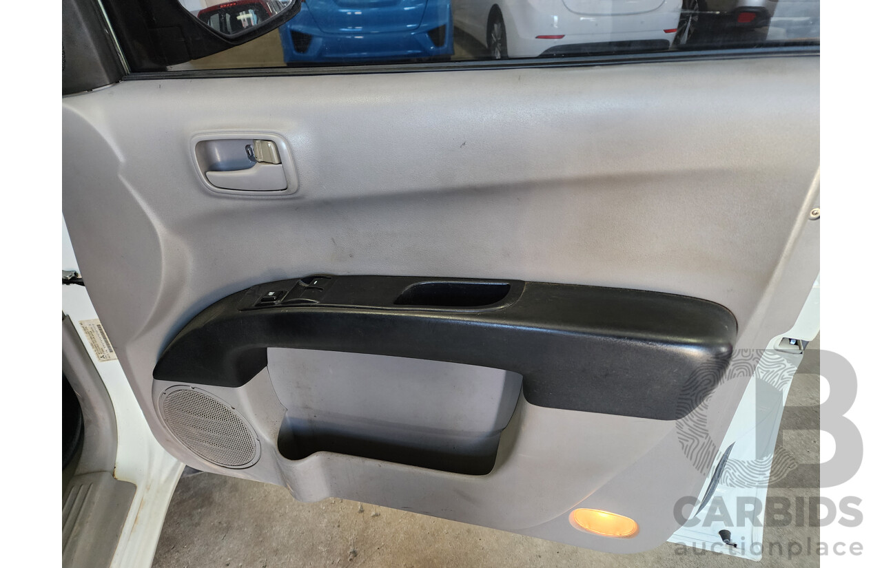 05/2013 Mitsubishi Triton GL MN MY13 C/Chas White 2.4L