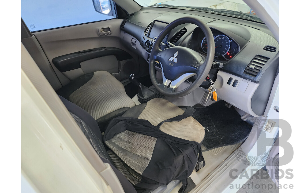 05/2013 Mitsubishi Triton GL MN MY13 C/Chas White 2.4L