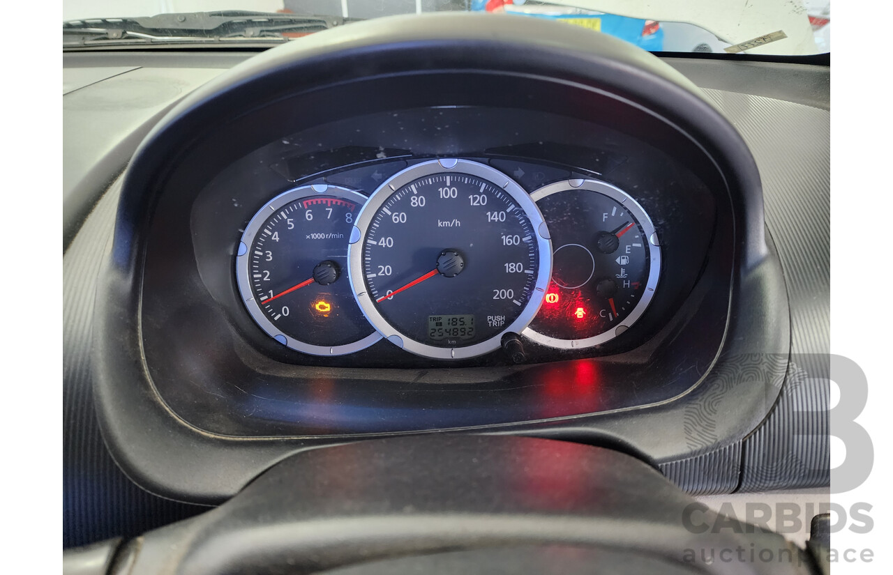 05/2013 Mitsubishi Triton GL MN MY13 C/Chas White 2.4L