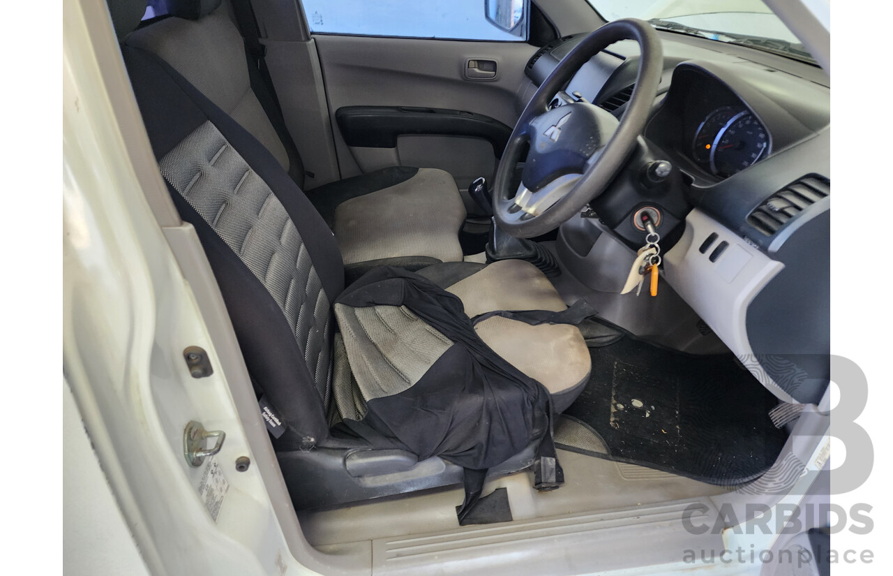 05/2013 Mitsubishi Triton GL MN MY13 C/Chas White 2.4L