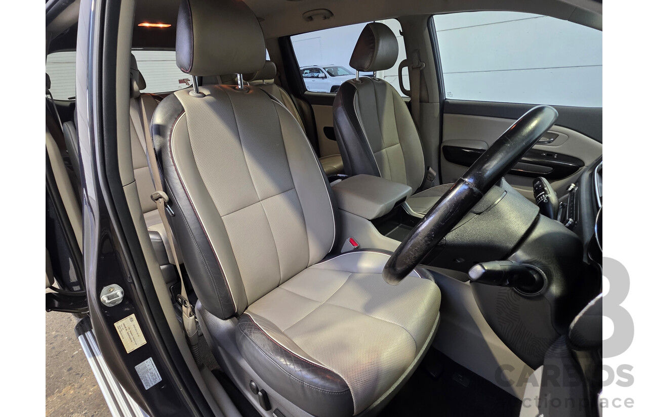 8/2015 Kia Carnival SLi YP MY16 4d Wagon Blue 3.3L