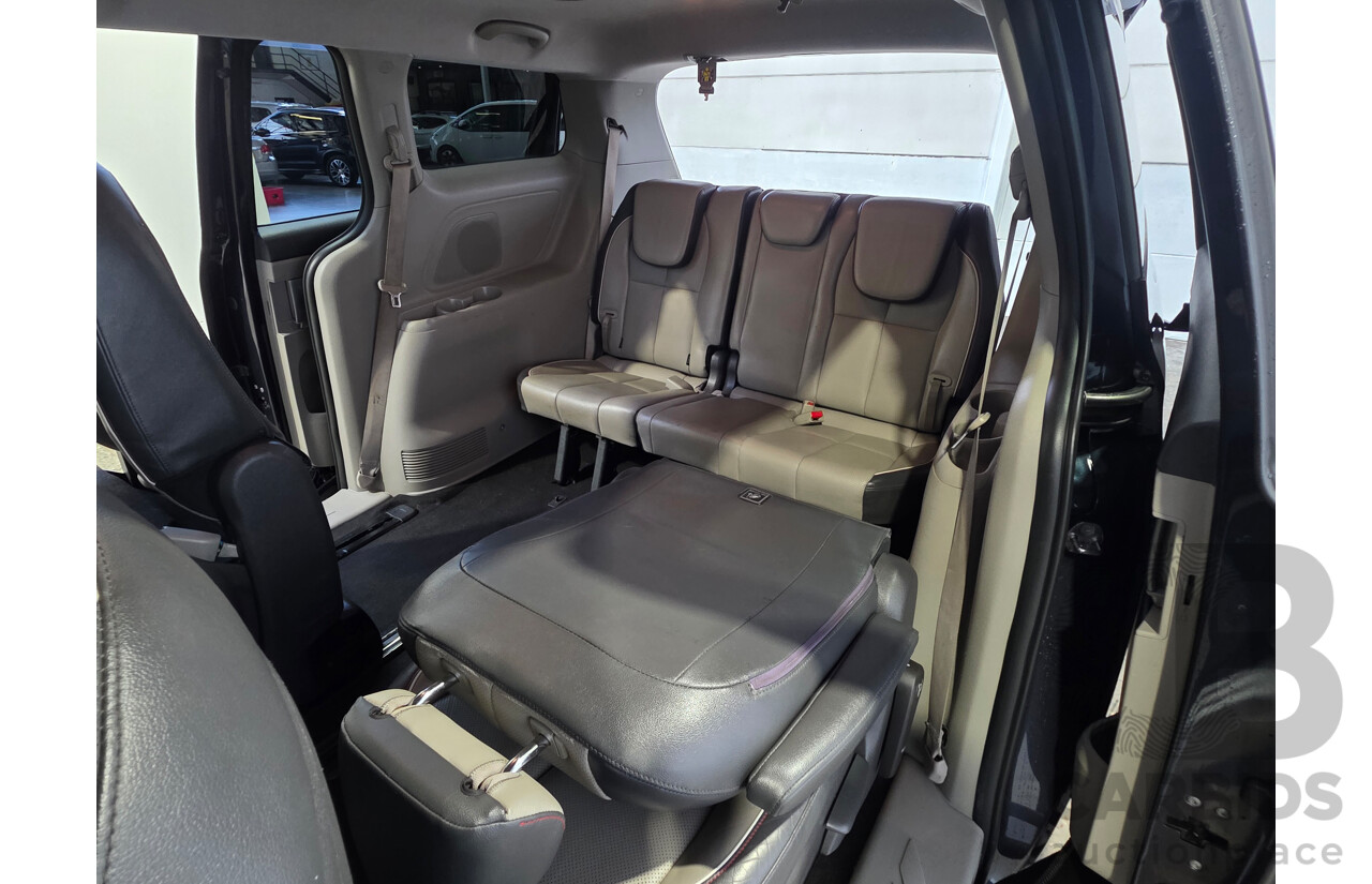 8/2015 Kia Carnival SLi YP MY16 4d Wagon Blue 3.3L