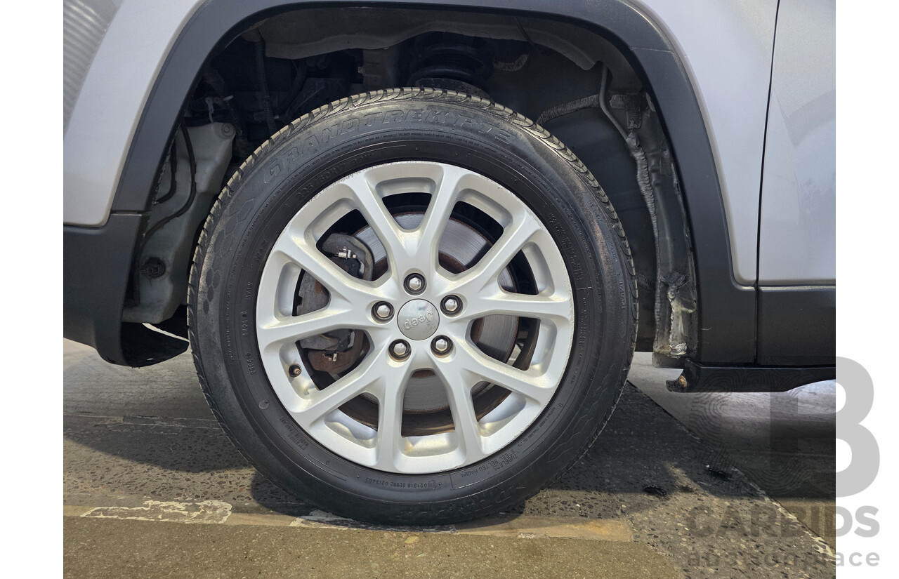 2/2015 Jeep Cherokee Longitude (4x4) KL MY15 4d Wagon Silver 3.2L