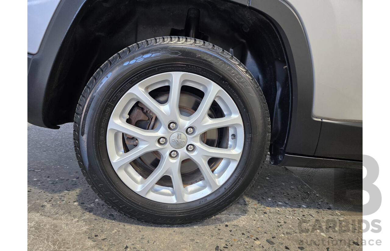 2/2015 Jeep Cherokee Longitude (4x4) KL MY15 4d Wagon Silver 3.2L