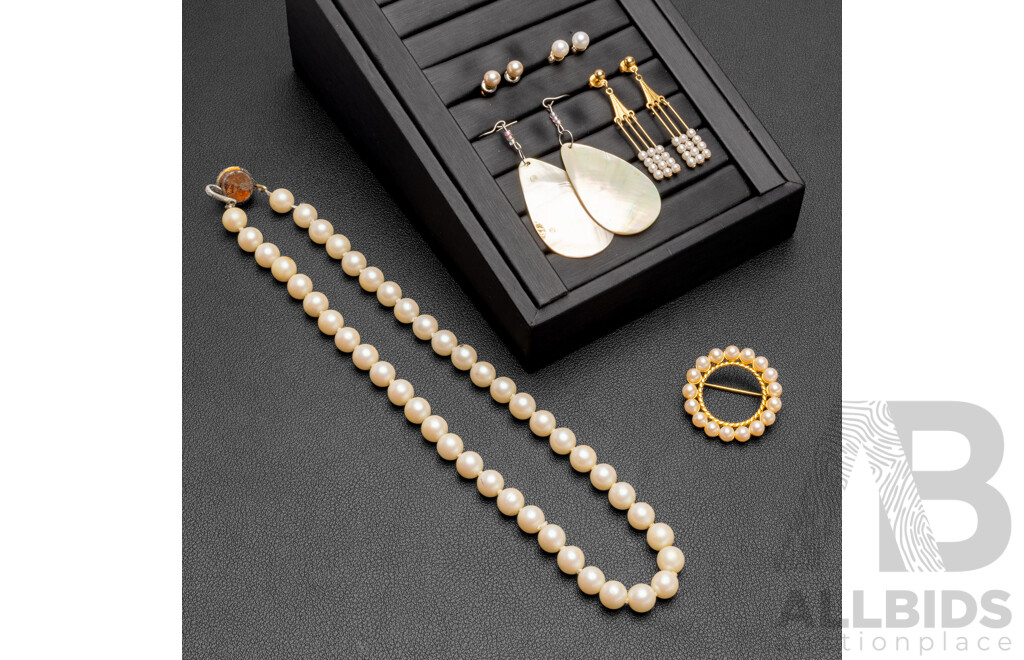Collection of Freshwater & Faux Pearl Jewellery