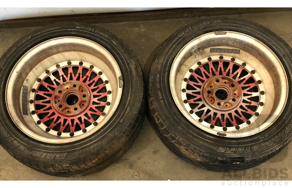 Simmons V5 16 Inch Three Piece Five Stud Alloy Wheels - Set of Four with Two Bridgestone Grid II Tyres