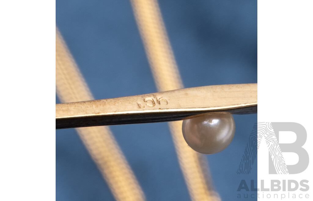 9ct Yellow Gold Pearl Brooch & Fine Necklace - 5.26gms