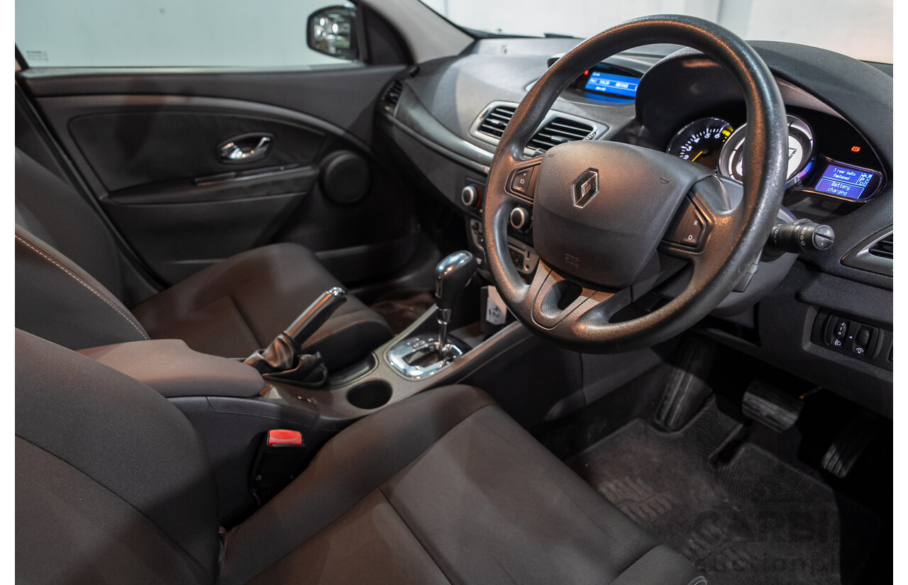 07/2013 Renault Megane Expression B95 5D Hatchback White 2.0L