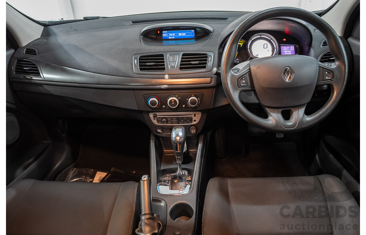 07/2013 Renault Megane Expression B95 5D Hatchback White 2.0L