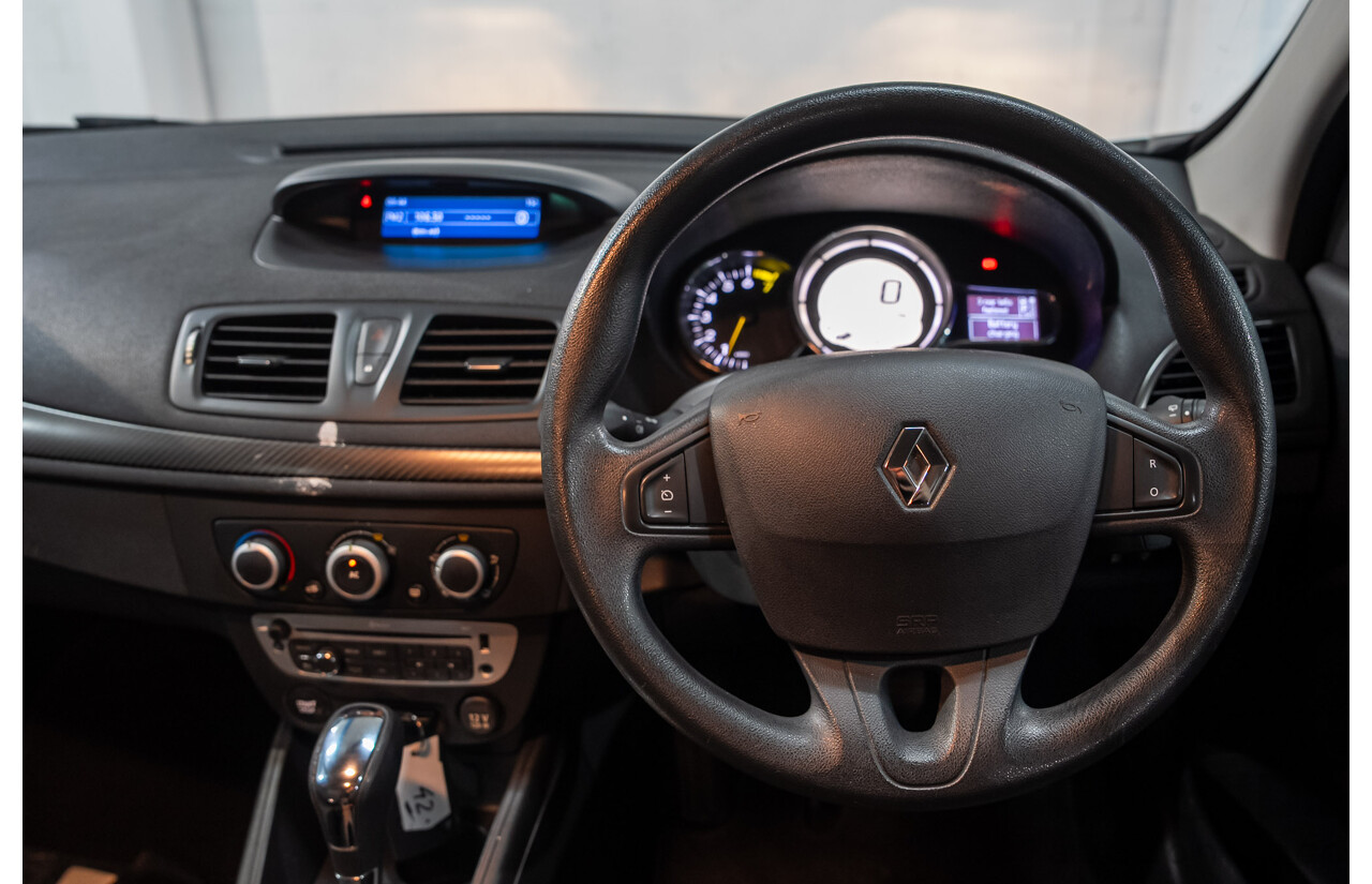 07/2013 Renault Megane Expression B95 5D Hatchback White 2.0L