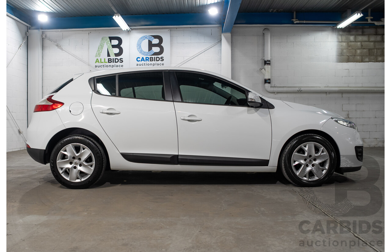 07/2013 Renault Megane Expression B95 5D Hatchback White 2.0L