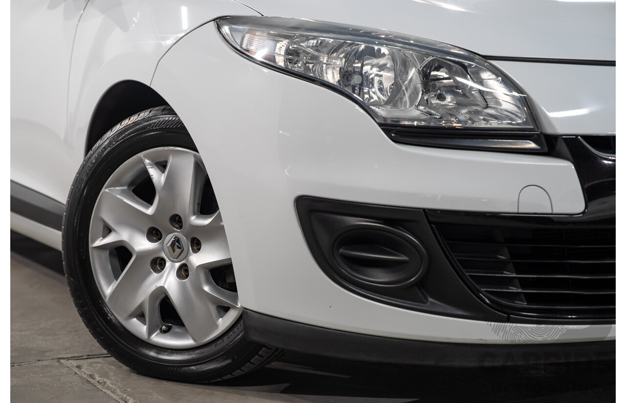 07/2013 Renault Megane Expression B95 5D Hatchback White 2.0L