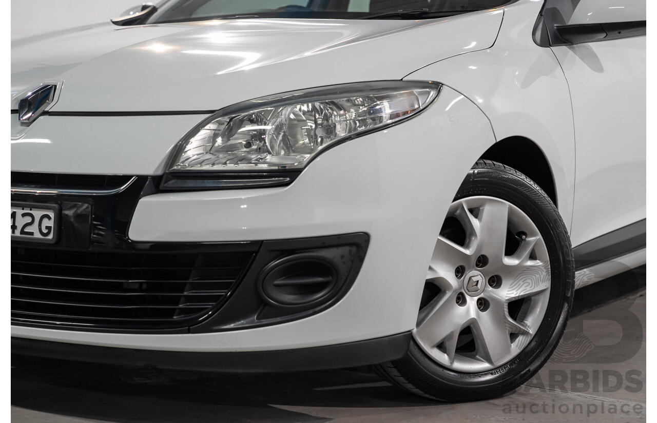 07/2013 Renault Megane Expression B95 5D Hatchback White 2.0L