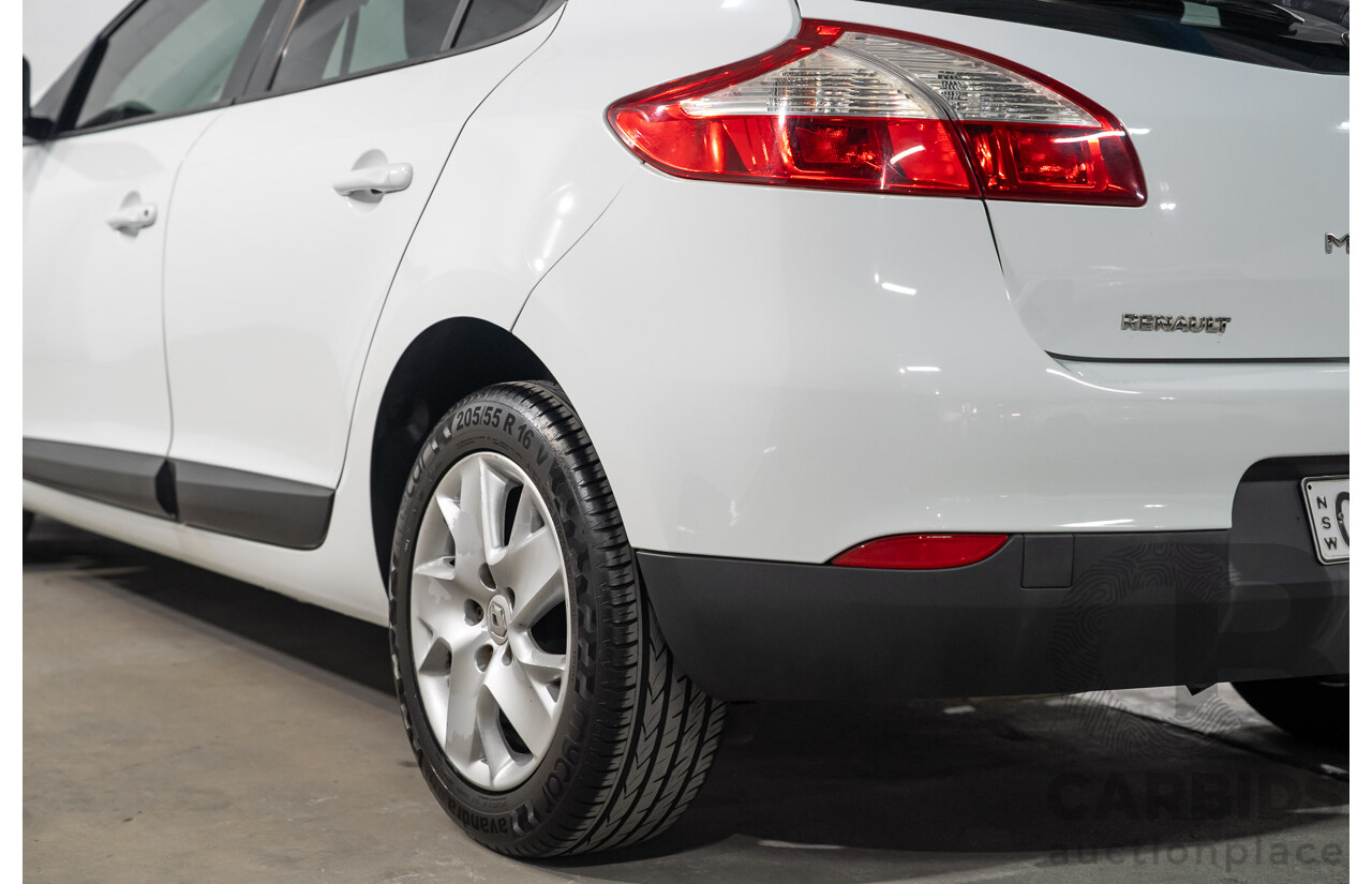 07/2013 Renault Megane Expression B95 5D Hatchback White 2.0L