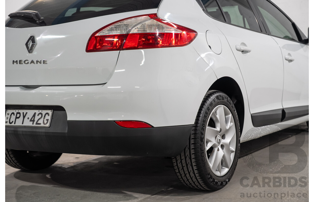 07/2013 Renault Megane Expression B95 5D Hatchback White 2.0L