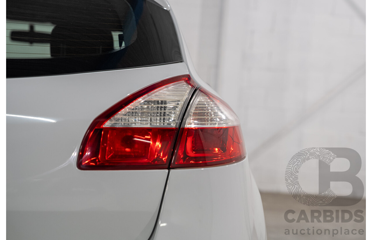 07/2013 Renault Megane Expression B95 5D Hatchback White 2.0L