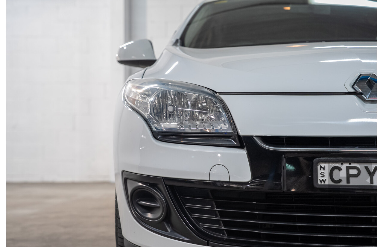 07/2013 Renault Megane Expression B95 5D Hatchback White 2.0L
